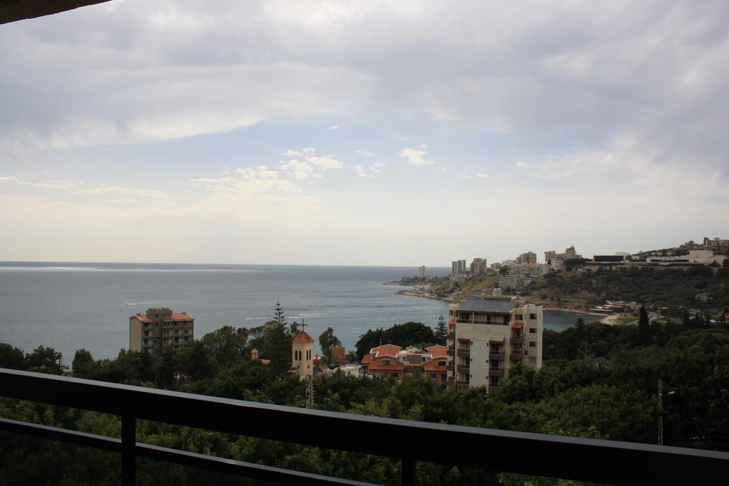 Camelot Hotel Jounieh Exterior photo