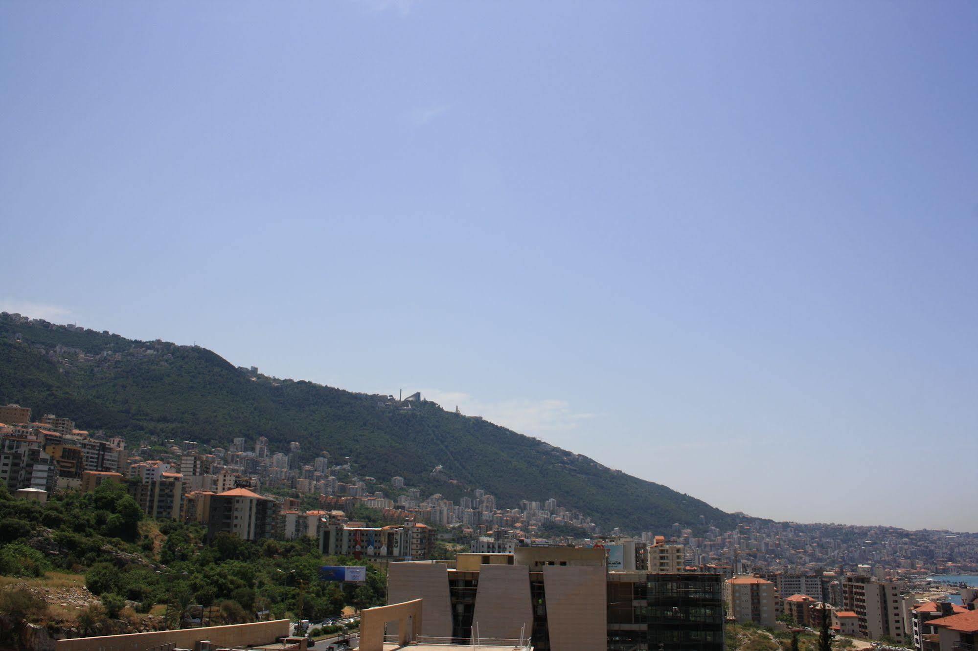 Camelot Hotel Jounieh Exterior photo